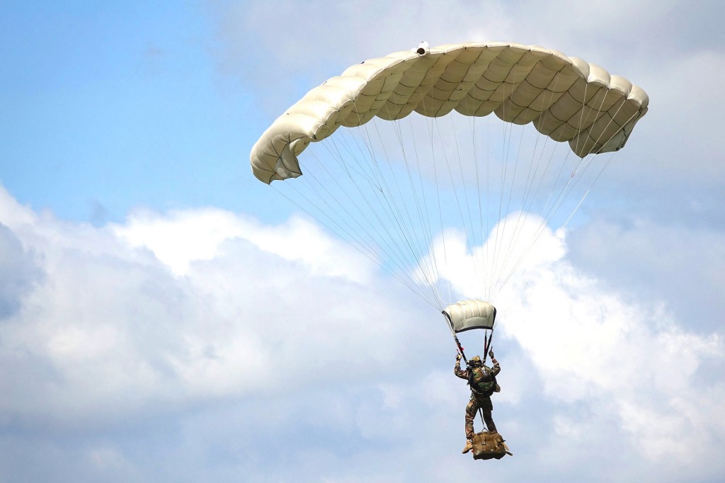 MILITARY PARACHUTING INJURIES